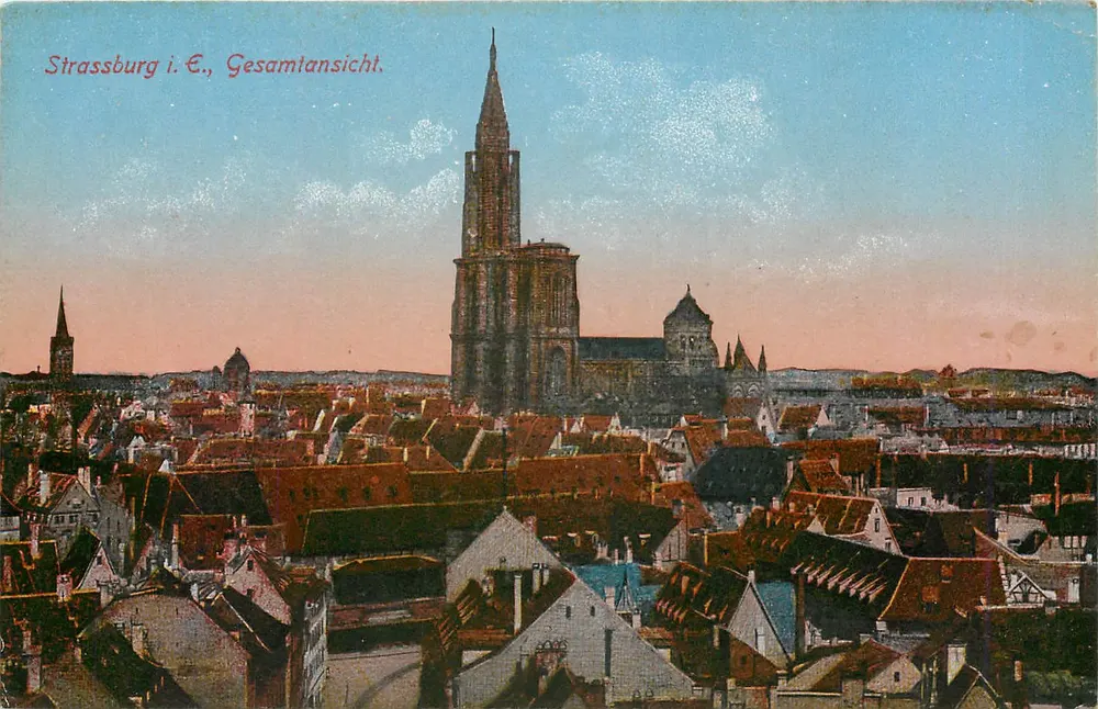 Strasbourg i. E., Vista geral — vista panorâmica da cidade com a catedral de Notre-Dame em destaque — editor Felix Lüth, n° 2692 - Frente