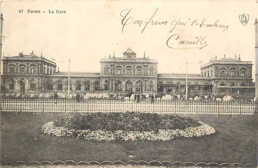 Reims - A Estação — vista da estação com jardim central — editor desconhecido, n° 47 - Frente