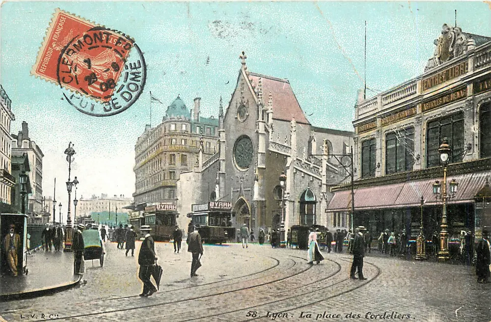 Lyon : La plaza de los Cordeliers — vista de la catedral y del tranvía — editor L.V. B.C. n°58 - Anverso