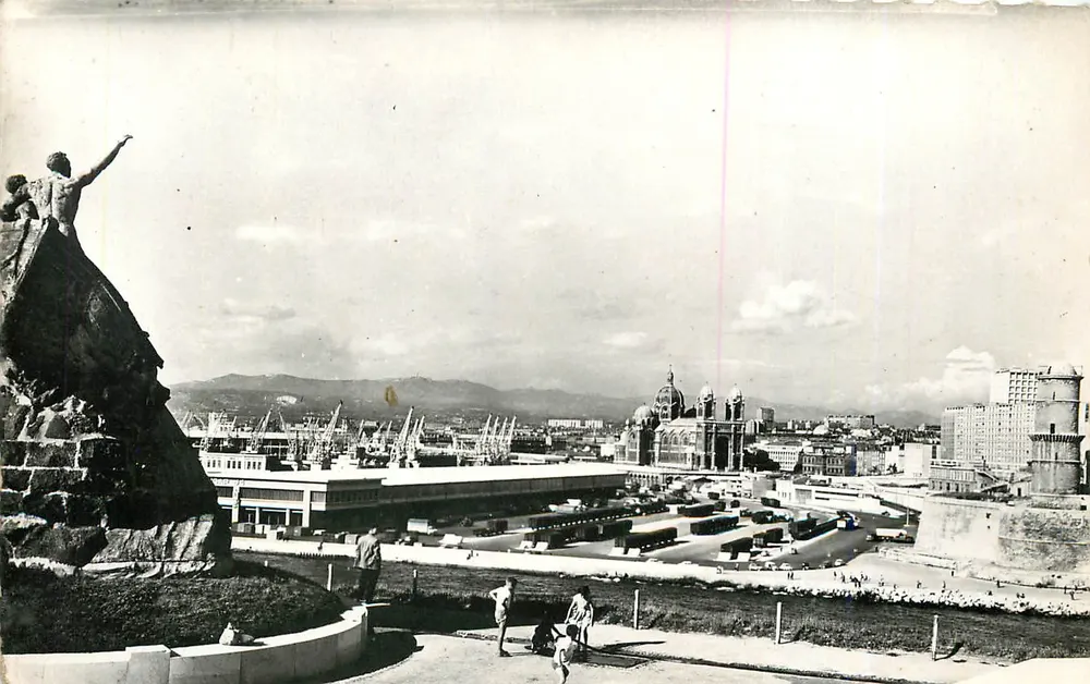 Marseille — De Kathedraal gezien vanaf de Phare — Labo-Photo-Sud-Est - Voorkant