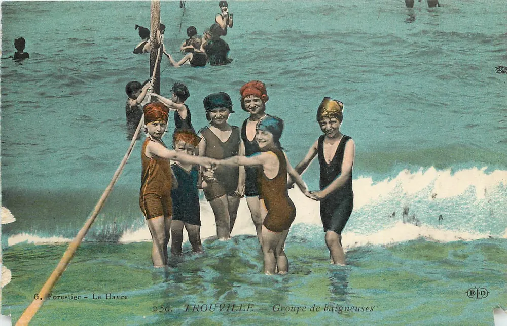 Trouville — Grupo de banhistas — G. Forestier - La Havre, n°250 - Frente