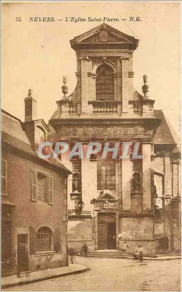 Nevers — A Igreja de São Pedro — N.G. - Frente