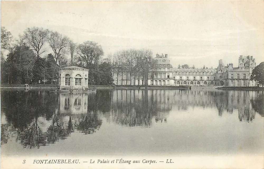 Fontainebleau — Das Schloss und der Karpfenteich — LL. - Vorderseite