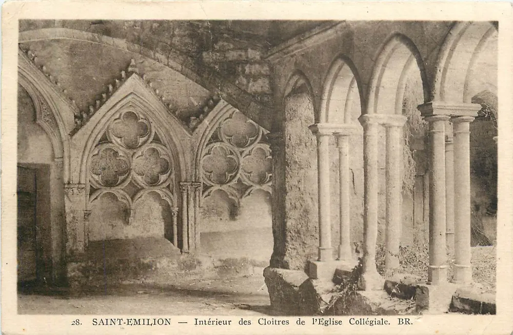 Saint-Émilion — Interior de los Claustros de la Iglesia Colegiada. BR. - Anverso