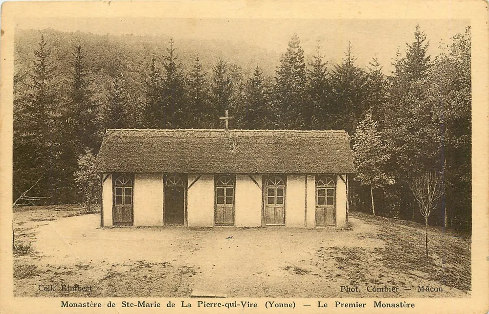 Kloster Ste-Marie de La Pierre-qui-Vire (Yonne) — Das erste Kloster — Foto. Comibier — Mâcon - Vorderseite