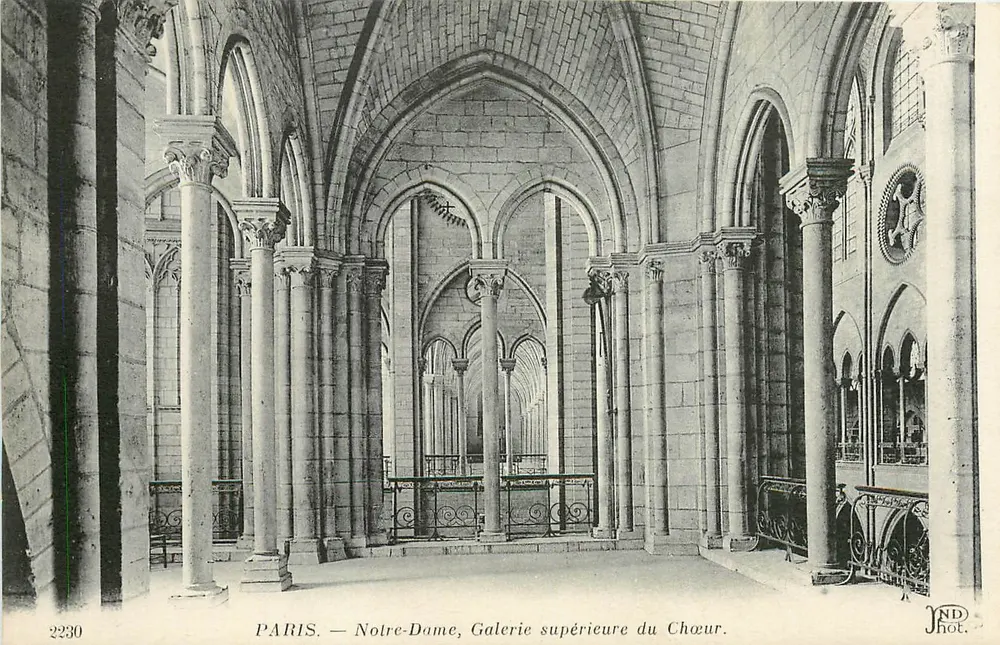 PARIS — Notre-Dame, Obergalerie des Chors — JND Phot. - Vorderseite
