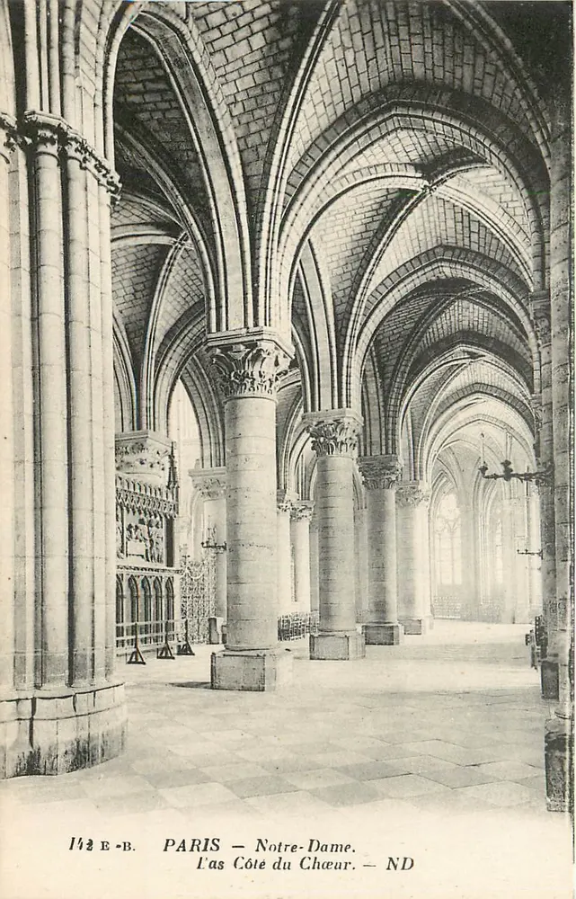 Paris - Notre-Dame - A Côte do Coro - ND - Frente