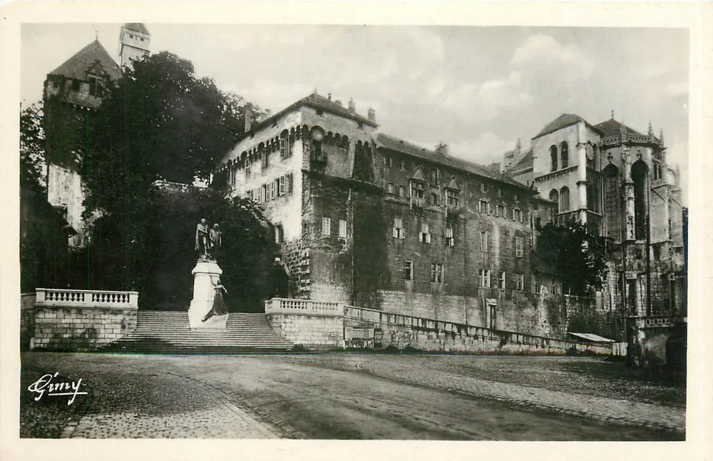 Château des Ducs de Savoie — Chambery — Grimy - Recto