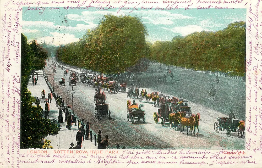 Londres, Rotten Row, Hyde Park — vista animada de carruagens a cavalo — editor não identificado - Frente