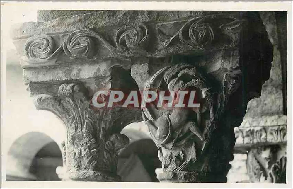 Sculpturalne kolumny — szczegóły kapitele — Photo Gérard - Arts - Awers