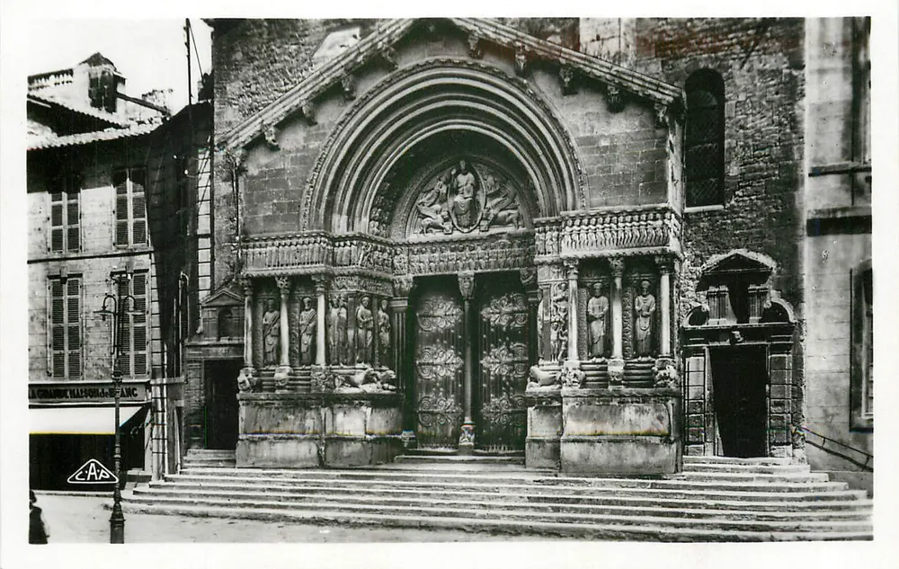 Arles - Cathédrale Saint-Trophime - Le Portail — C.A.P. Strasbourg - Recto