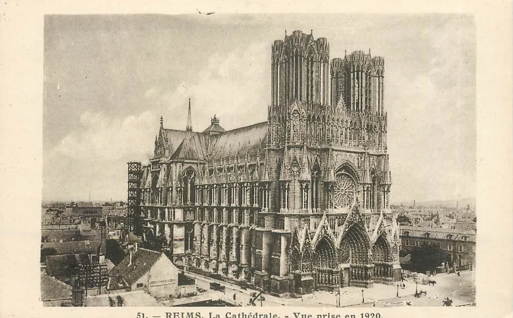 Reims — La Cathédrale — Vue prise en 1920 — éditeur A. Quentin, Reims, n° 51 - Recto