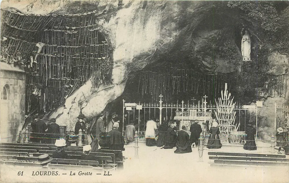 Lourdes — A Gruta — LL. — 61 - Frente