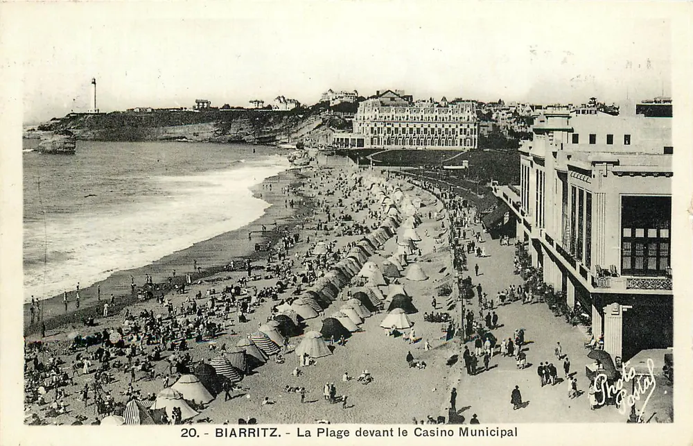 BIARRITZ - A Praia diante do Casino Municipal — Foto Postal, n°20 - Frente