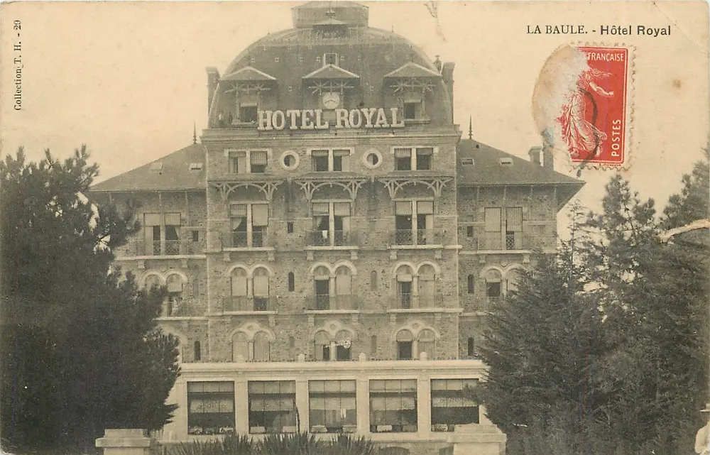 La Baule - Hotel Royal — widok budynku z kopułą i inskrypcją — wydawca nieznany, numer seryjny 20 - Awers