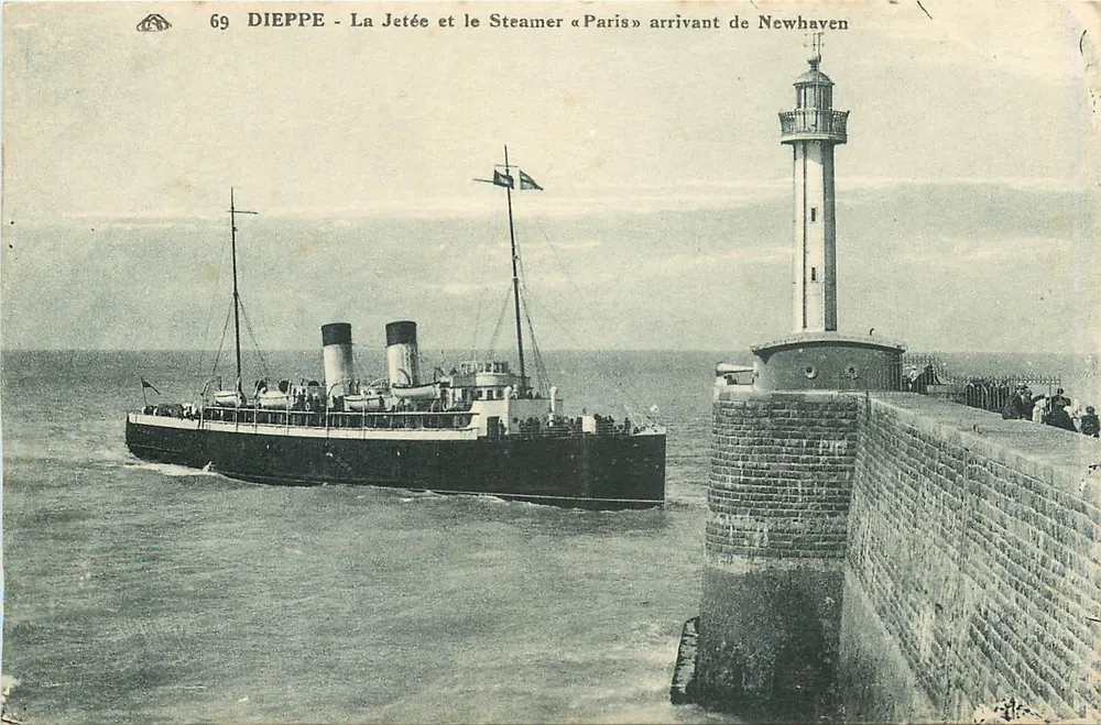 Dieppe - Die Mole und der Dampfer « Paris », der aus Newhaven kommt - Vorderseite