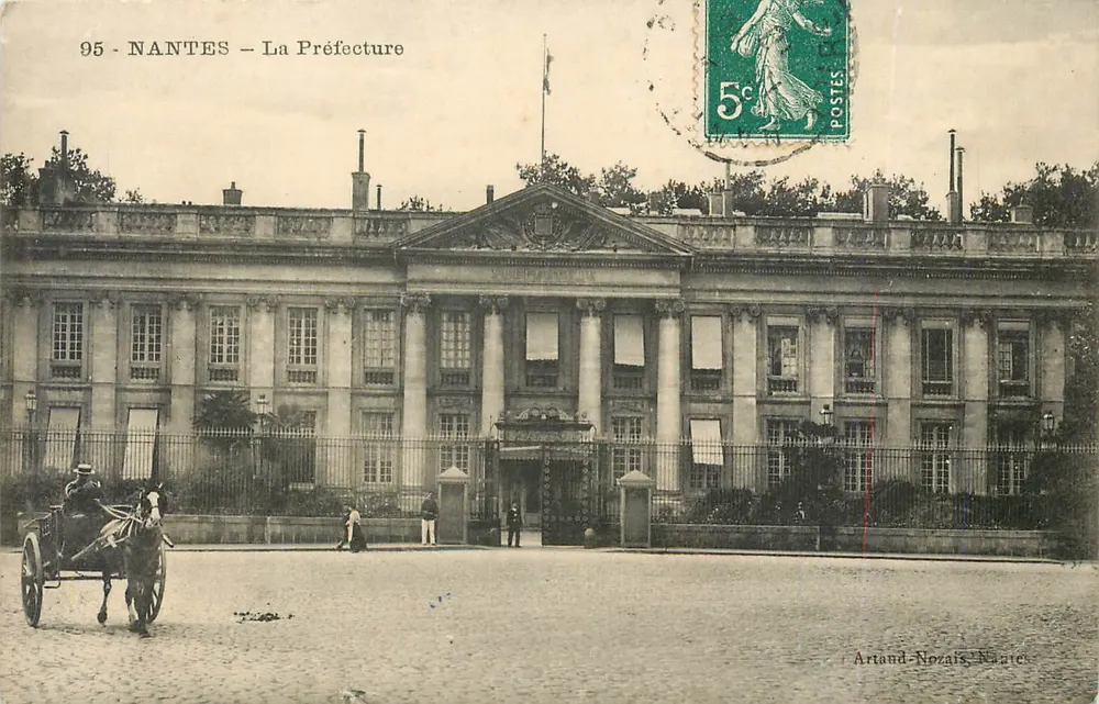 NANTES — A Prefeitura — Artand-Nozais, Nantes - Frente