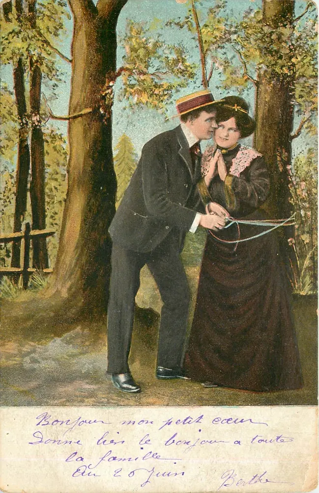 Casal na floresta — cena romântica — editor não visível - Frente