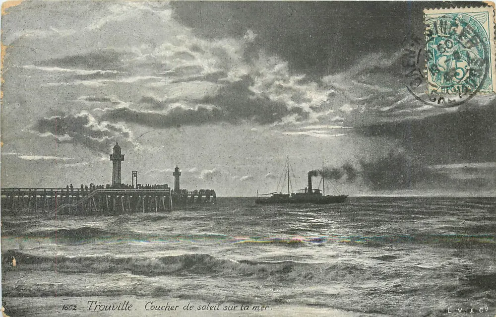 Trouville — Coucher de soleil sur la mer — Éditeur L.V. A.C.S. n°1602 - Recto