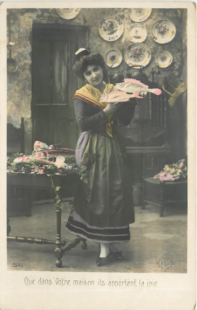 Mulher segurando peixes decorativos — editor E.D., n° 509 - Frente