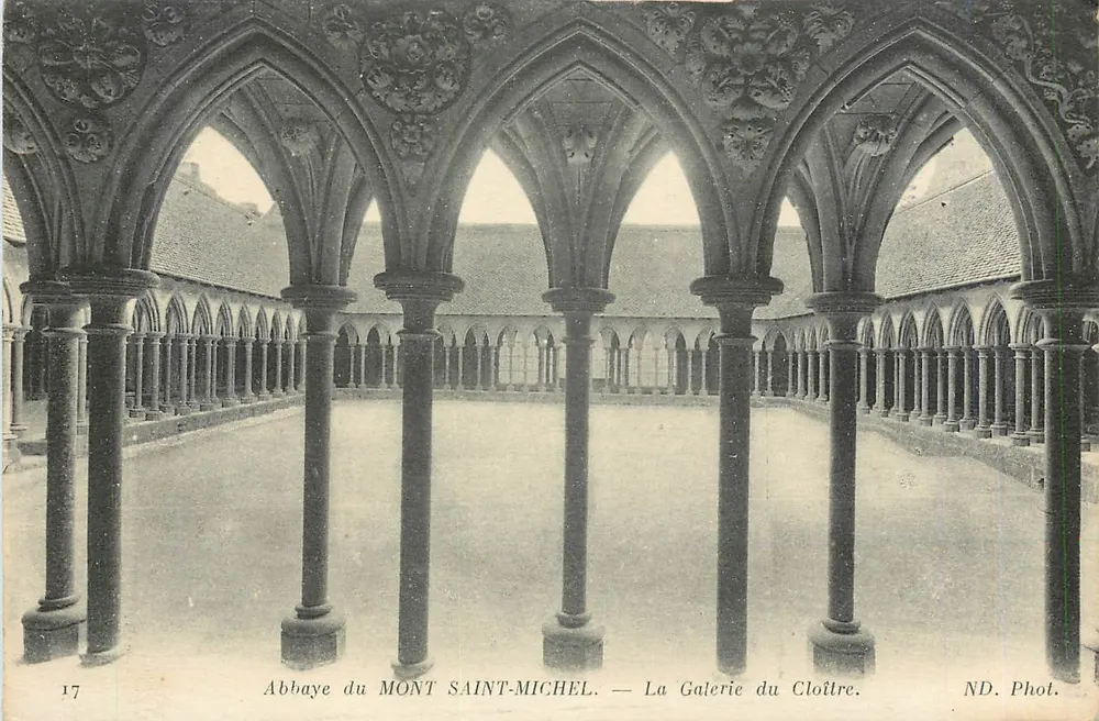 Abbaye du MONT SAINT-MICHEL — La Galerie du Cloître — ND. Phot. - Recto