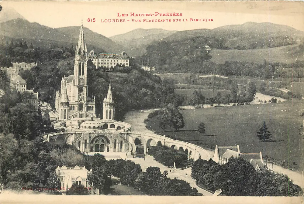Lourdes - Vogelperspektive auf die Basilika — Les Hautes-Pyrénées, n° 815 - Vorderseite
