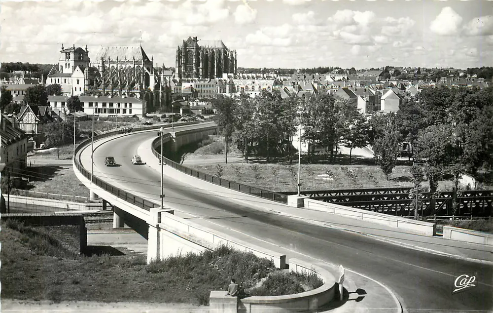 Beauvais - O Pont-Routier e a Cidade — Cap - Frente