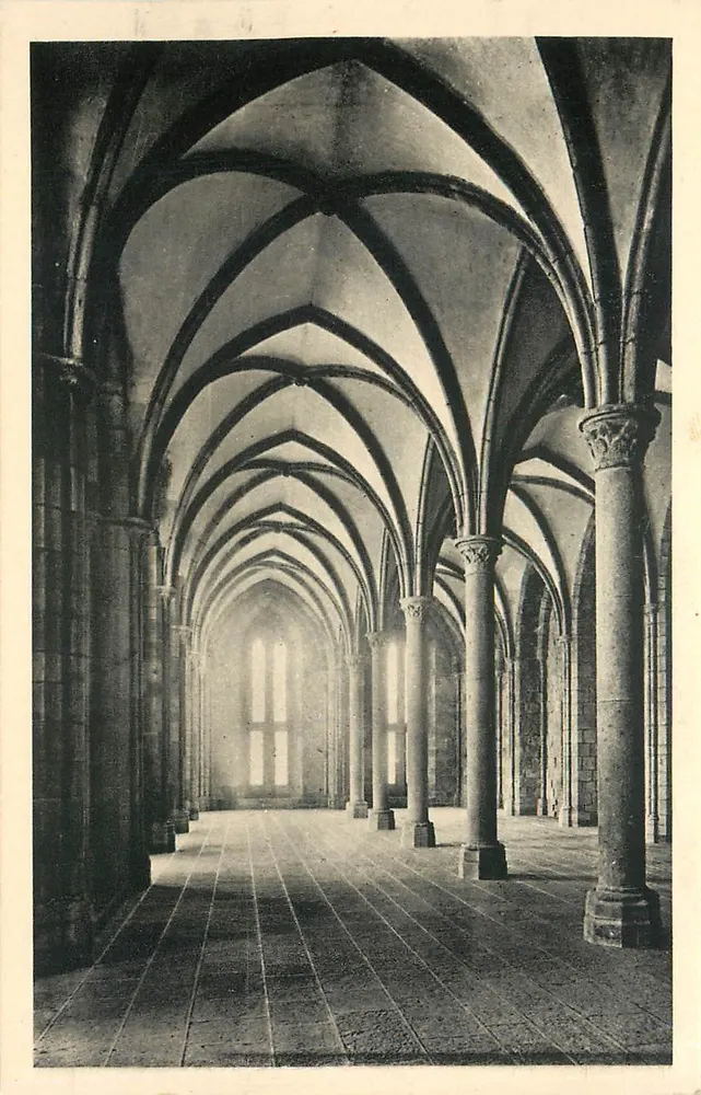 Abbaye du Mont-Saint-Michel — Salle des Hôtes — Serv. Commercial Monuments Historiques, Paris - Recto