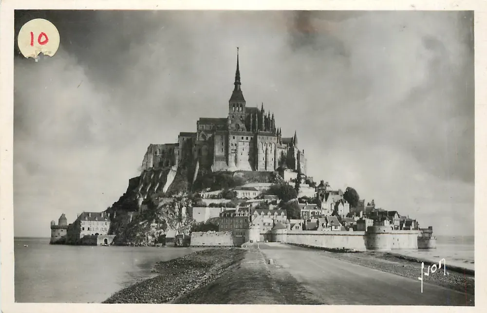 Monte Saint-Michel — vista panorâmica — editor Lyon, n° de série 10 - Frente