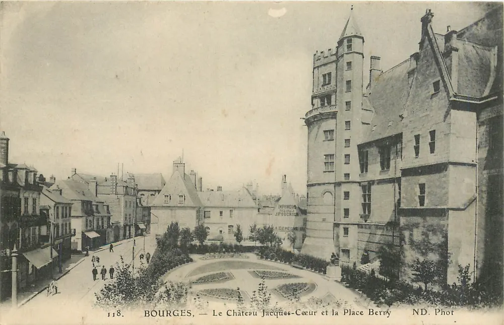 Bourges — Le Château Jacques-Cœur et la Place Berry — ND. Phot. — Imp. Phot. Seurbein et Cie, Paris - Recto