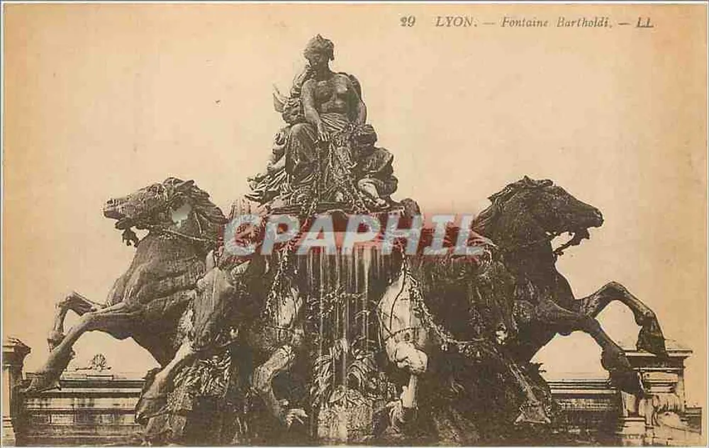 Lyon — Fontaine Bartholdi — LL - Frente