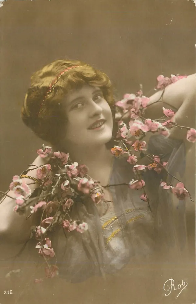Jovem mulher com galhos de flores — Roby, n° 216 - Frente