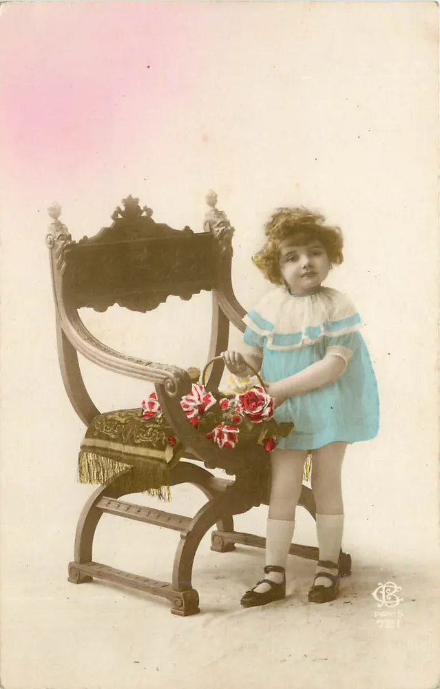 Menina pequena com um cesto de rosas — Paris — editor Paris 721 - Frente