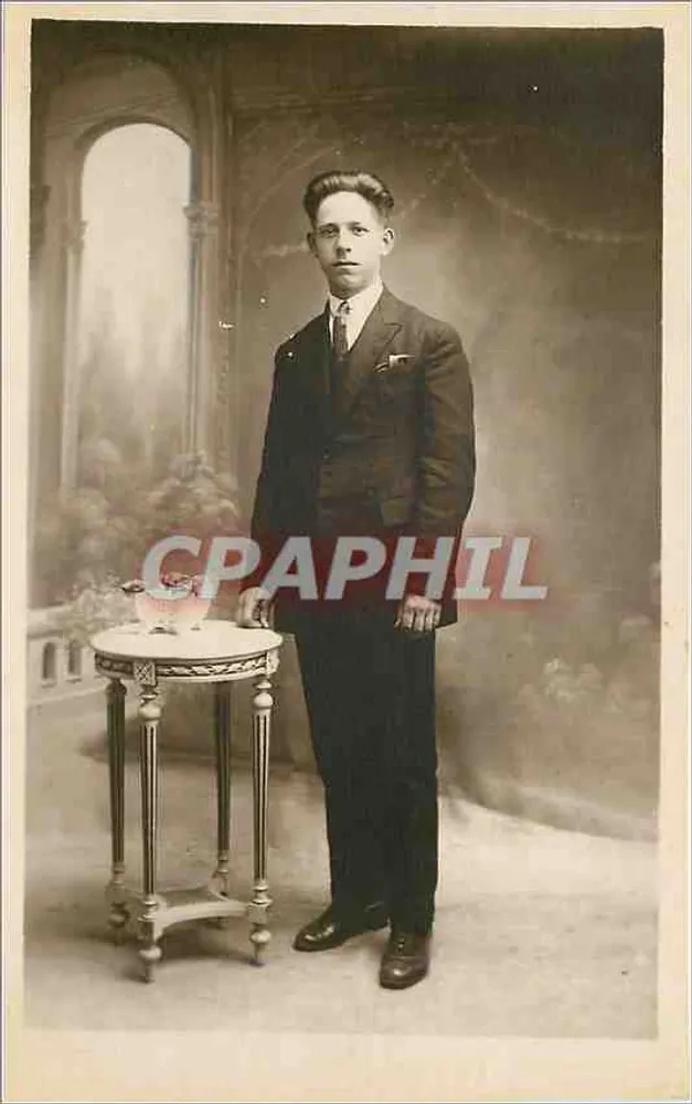 Retrato de um jovem em traje — estúdio — Photo Américaine, Meudon - Frente