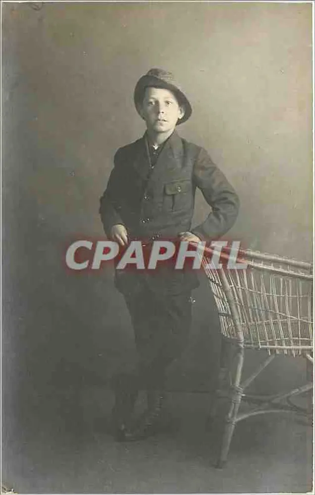 Jovem menino em traje — estúdio — Fotografia GÉRARD, 78 rue Montmartre, Paris - Frente