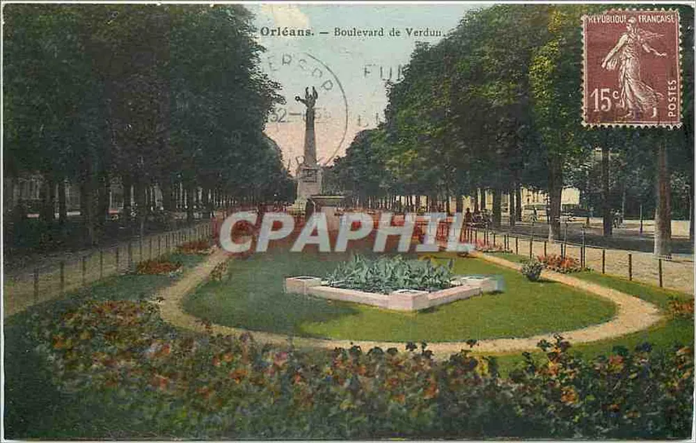 Orléans — Boulevard de Verdun — Monument central com fonte — Editor não identificado - Frente