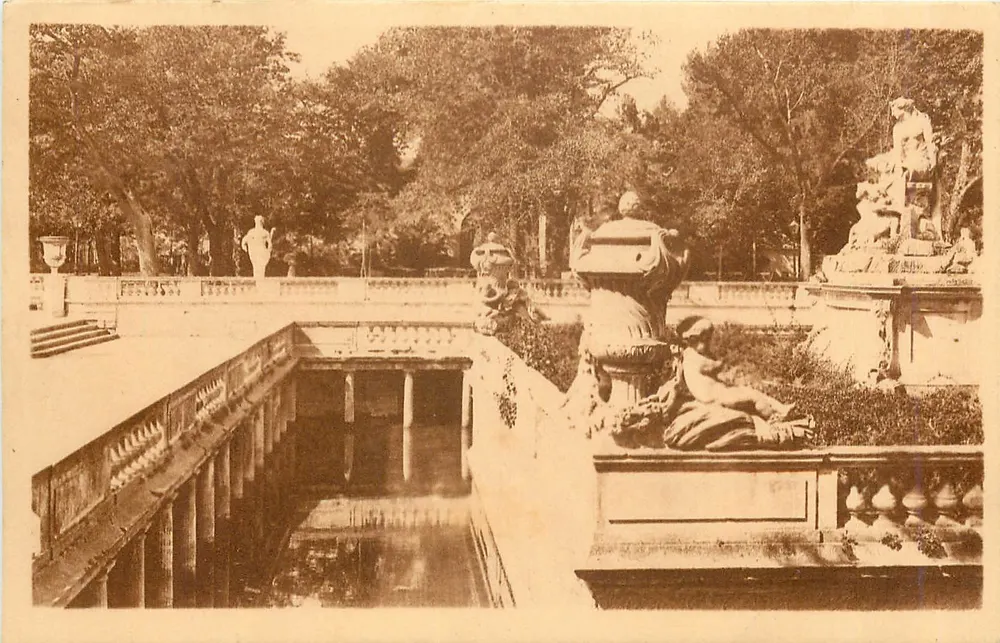 Die römischen Bäder - Der Fontänenpark — Nîmes - Vorderseite