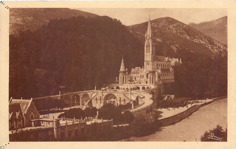 Lourdes — A Basílica — Editor P. Dauce, n°32 - Frente