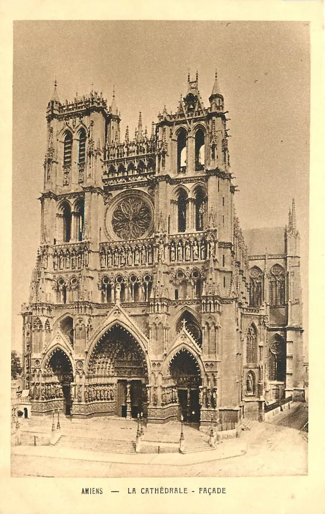 Amiens — A catedral — Fachada - Frente