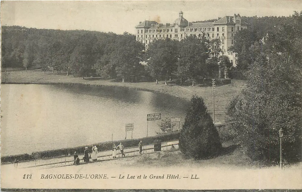 Bagnoles-de-l'Orne — Der See und das Grand Hotel — LL. — n° 412 - Vorderseite