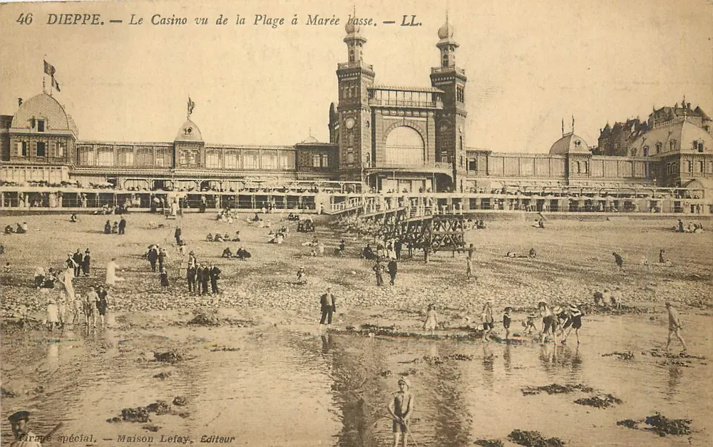 Dieppe — Le Casino vu de la Plage à Marée basse — Maison Lefay, Éditeur - Recto