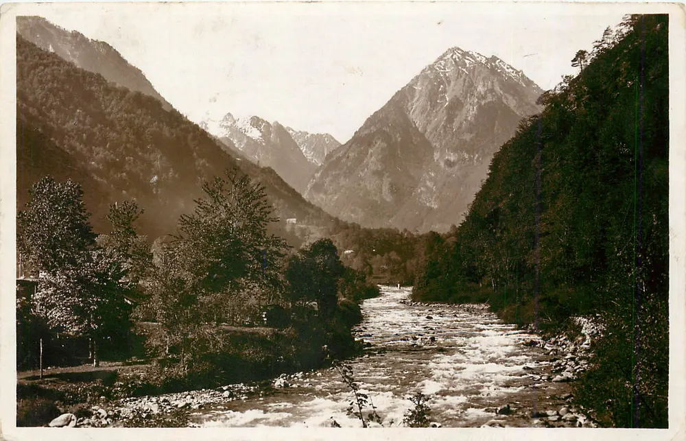 Valley of the Gave and the Péguère — Hotel des Pyrénées — Cauterets (H.T.P.) - Front