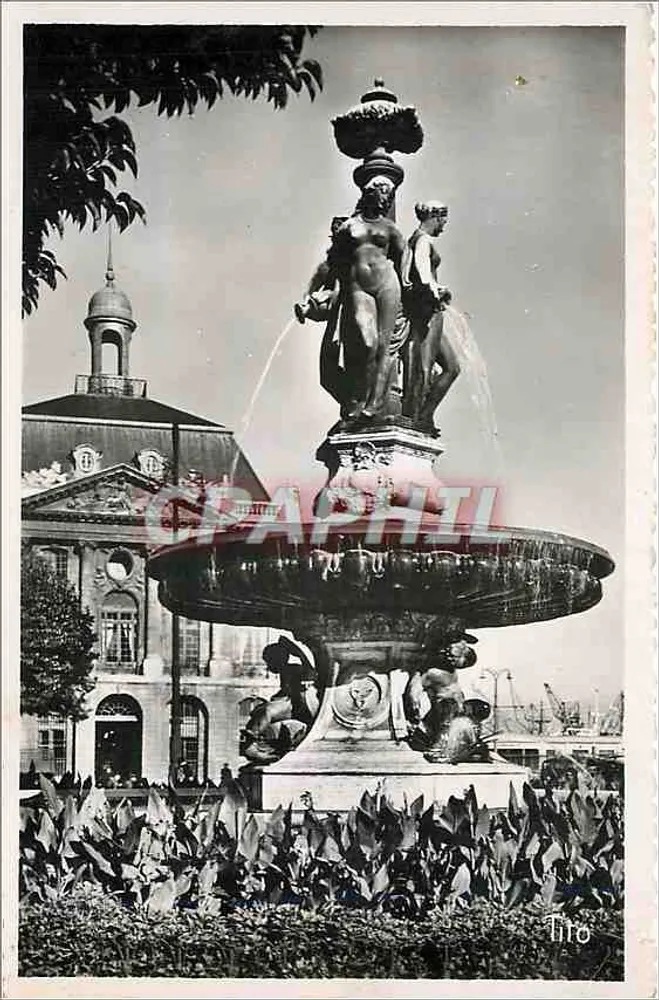 Praça da Bolsa, Bordeaux — As Três Graças — M. Berjaud - Frente