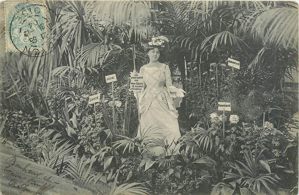 Jardim tropical — mulher em vestido elegante segurando um cesto de flores — Edição V.G., Bruxelas - Frente