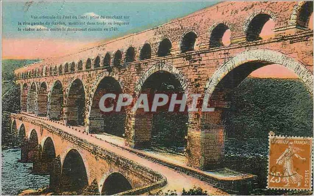 Ponte du Gard — vista oriental tirada do confluente na margem esquerda do Gardon, mostrando toda a sua extensão e o viaduto apoiado contra o monumento romano em 1743 — editor não visível - Frente