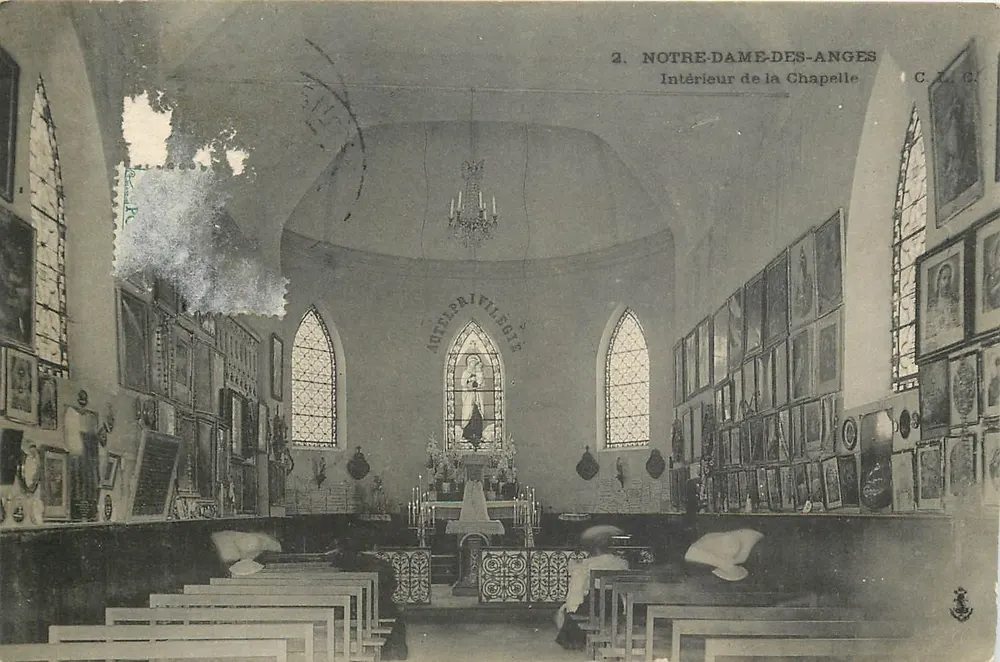 Notre-Dame-des-Anges — Interior da Capela — C.L.G. n°2 - Frente