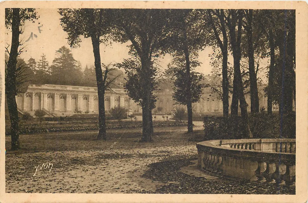 O Parque do Grande Trianon — Versailles — Edição de Arte YVON - Frente