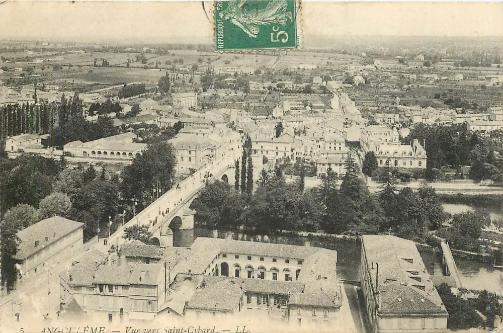 Angoulême — Vista para Saint-Cybard — LL - Frente