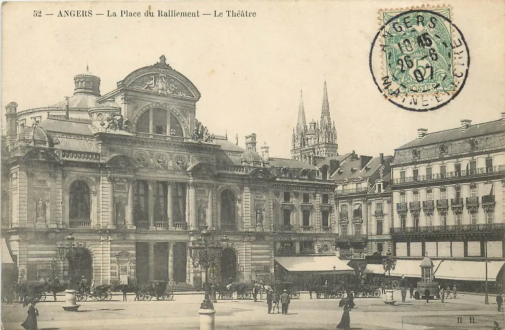 Angers — La Place du Ralliement — Das Theater - Vorderseite