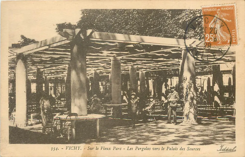 Vichy - Auf dem alten Park - Die Pergolen zum Palast der Quellen - Idsal, n°354 - Vorderseite